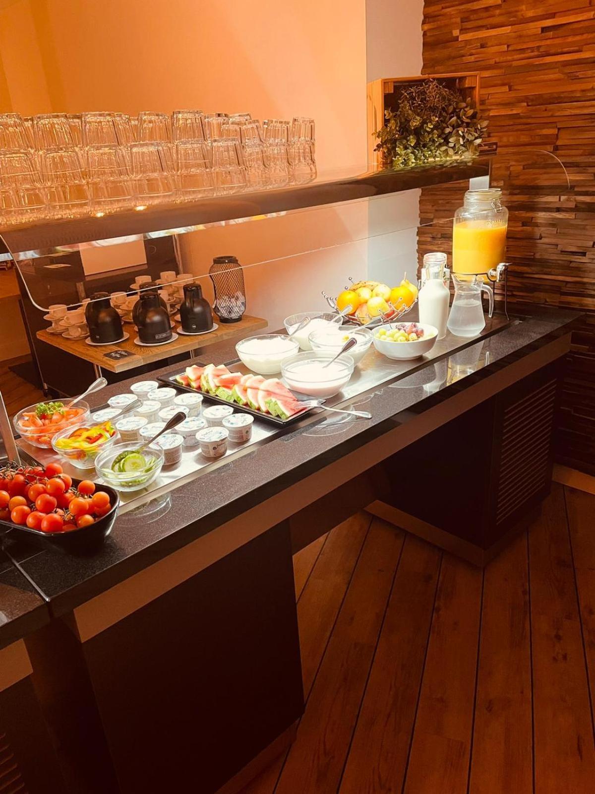 Hagen'S Hotel "Eat & Meet" Restaurant Bar Lounge 하렌 외부 사진